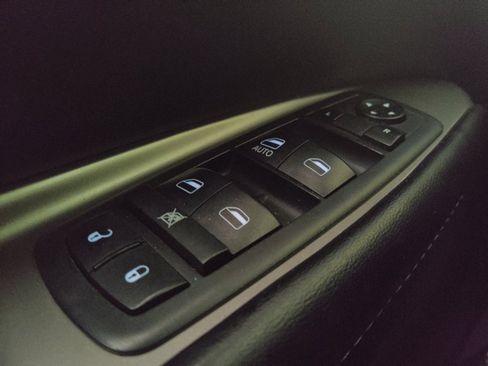 Used 2018 Dodge Journey Crossroad w/ Nav & Sun Group FWD image 27