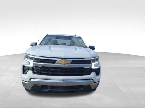 Used 2025 Chevrolet Silverado 1500 LT image 2