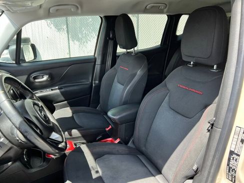 Used 2015 Jeep Renegade Trailhawk AWD/4WD image 17
