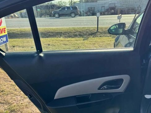 Used 2014 Chevrolet Cruze LS image 13