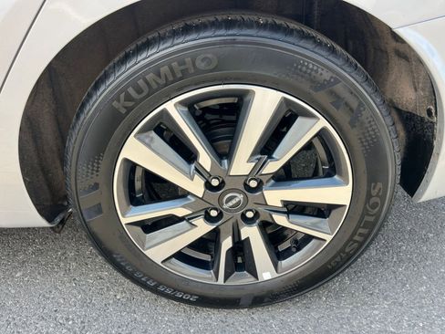 Used 2025 Nissan Versa SV FWD image 29