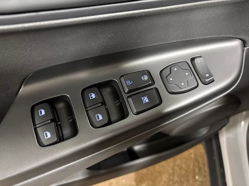Used 2023 Hyundai Kona SE AWD/4WD image 12