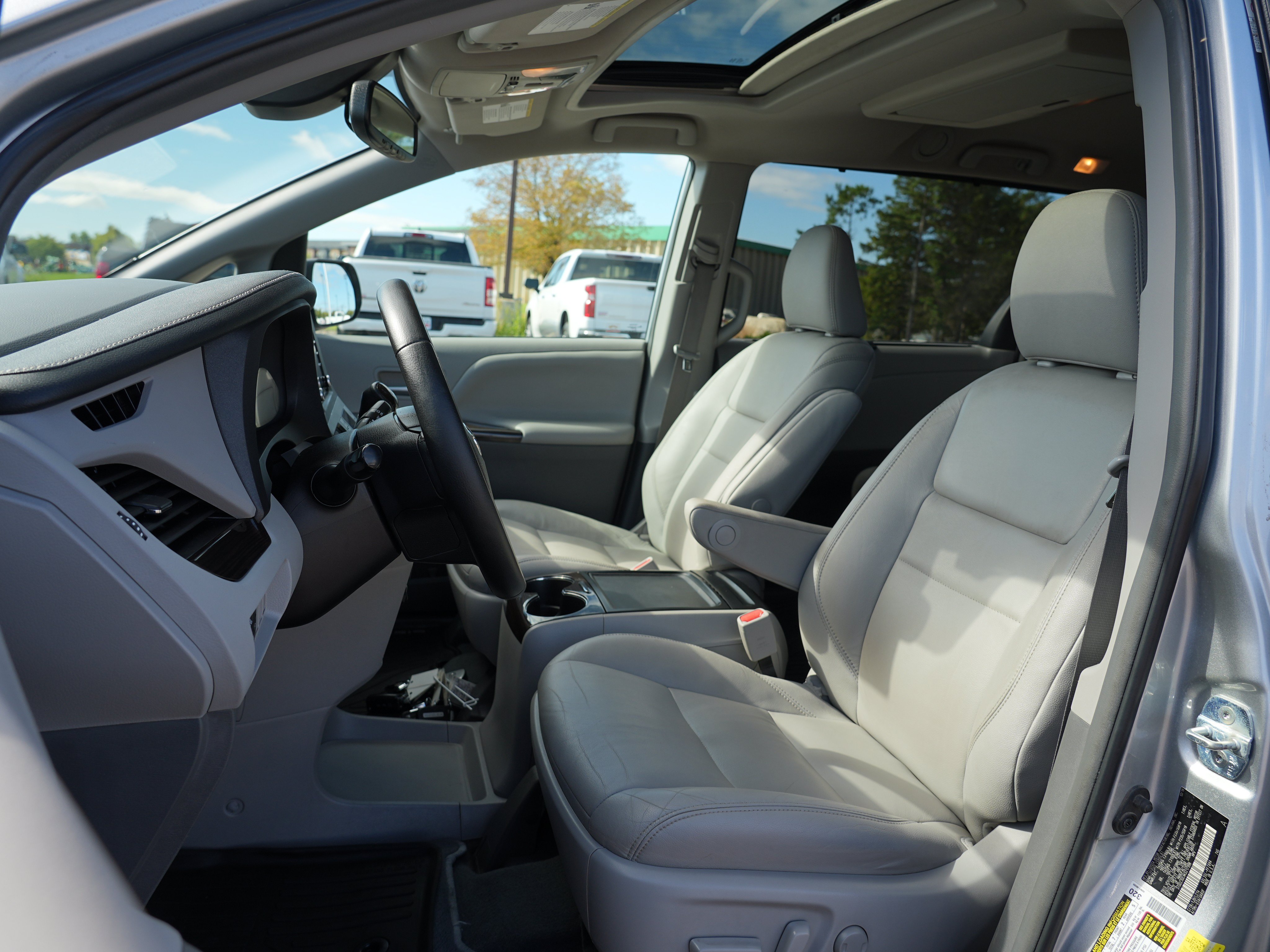 Used 2019 Toyota Sienna XLE Premium w/ Carpet Mat Package AWD/4WD image 11