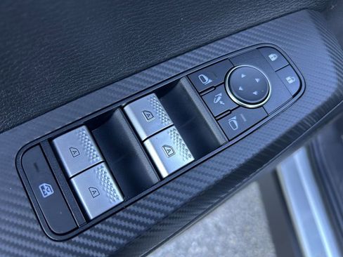 Used 2023 Mitsubishi Outlander SE image 16