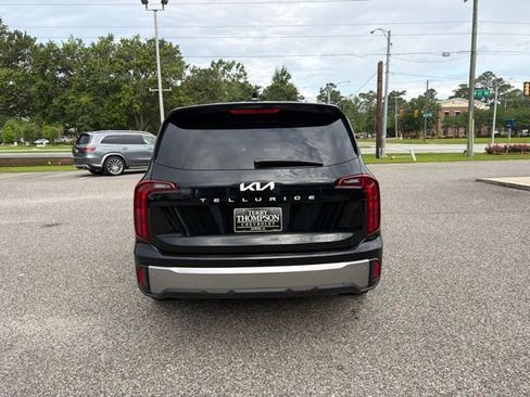 Used 2025 Kia Telluride LX FWD image 6