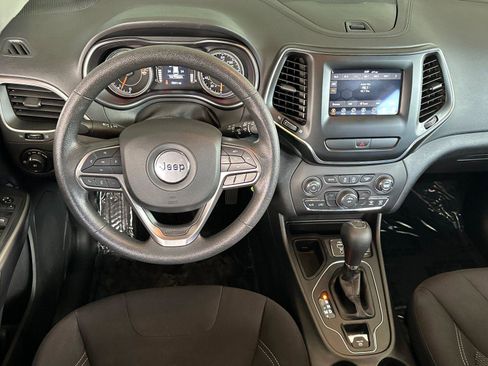 Used 2019 Jeep Cherokee Latitude w/ Popular Appearance Group FWD image 13