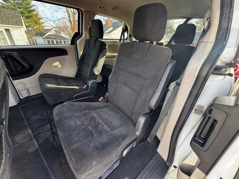 Used 2016 Dodge Grand Caravan SXT image 7