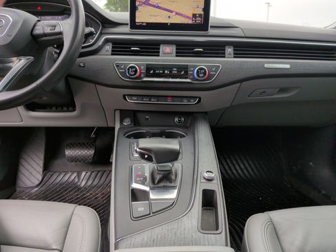 Used 2018 Audi A4 2.0T allroad Premium Plus AWD/4WD image 31