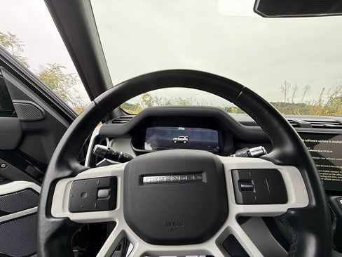 Used 2022 Land Rover Defender 90 X-Dynamic SE image 8