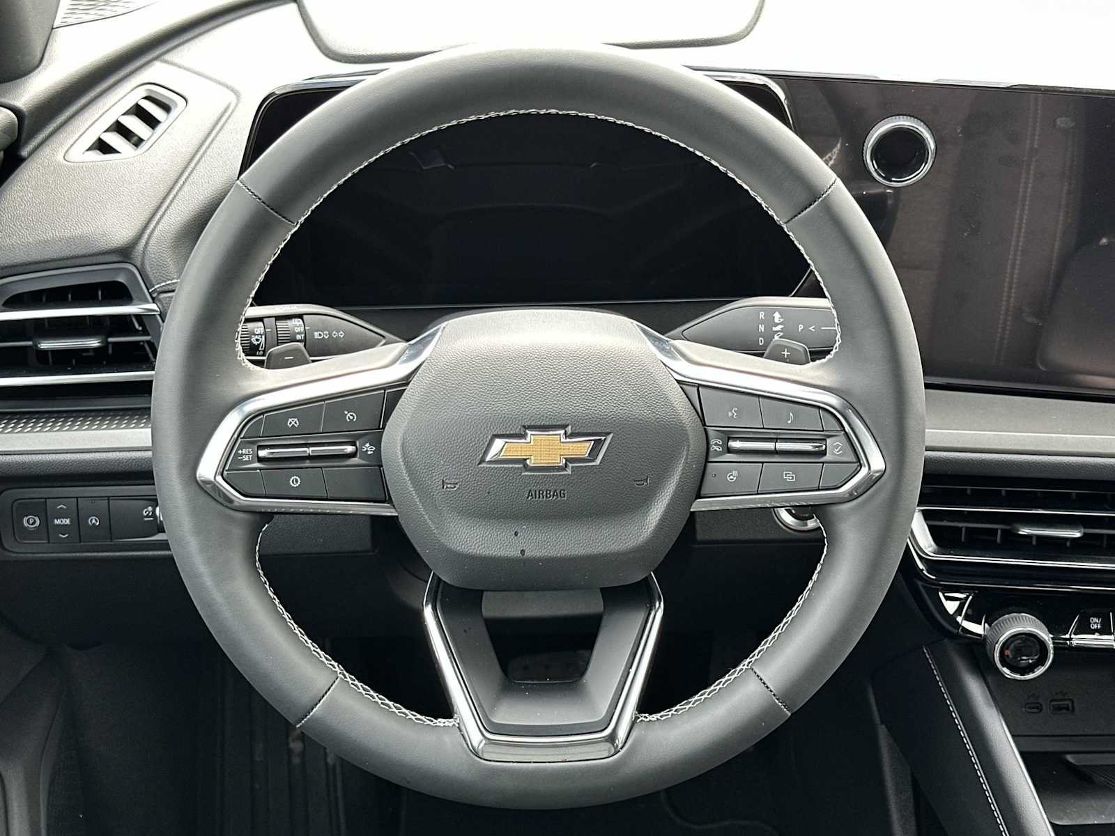 Used 2027 Chevrolet Traverse LT FWD image 23