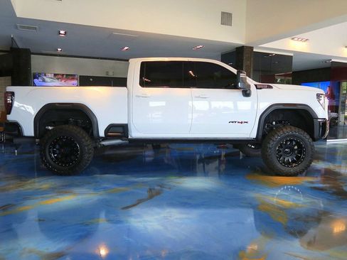 Used 2025 GMC Sierra 2500 AT4X AWD/4WD image 10