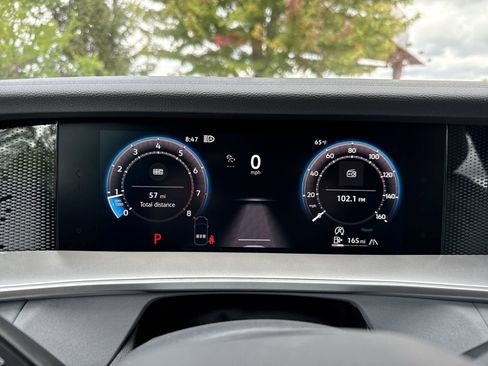 New 2025 Volkswagen Tiguan SE R-Line image 17