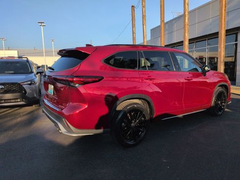 Used 2023 Toyota Highlander XSE AWD/4WD image 5