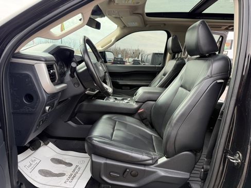 Used 2022 Ford Expedition XLT image 14