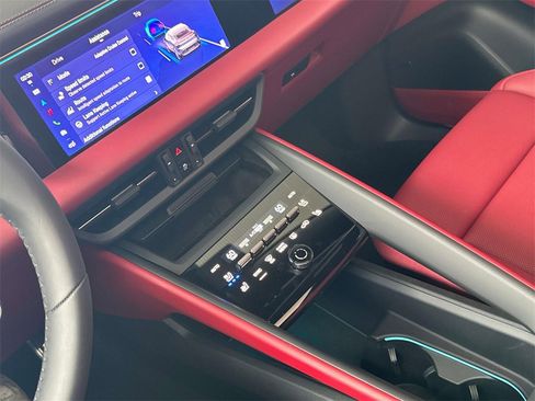 Used 2025 Porsche Macan 4S Electric image 23