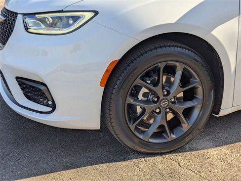 New 2026 Chrysler Pacifica Select image 8