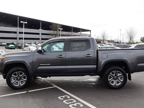 Used 2018 Toyota Tacoma Limited AWD/4WD image 7