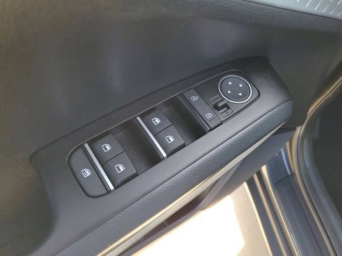 Used 2025 Kia Soul LX FWD image 15