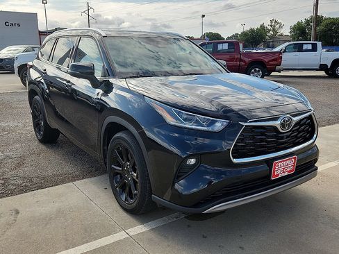 Used 2024 Toyota Highlander Platinum FWD image 4