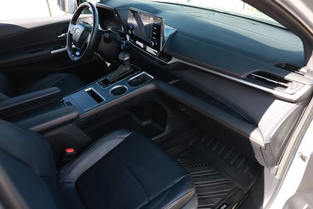 Used 2023 Toyota Sienna XSE FWD image 21