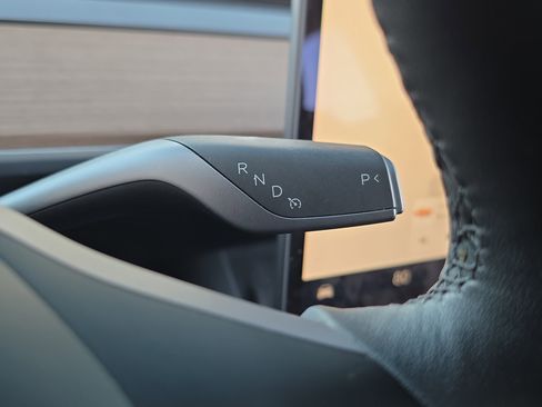 Used 2025 Tesla Model Y Long Range image 18