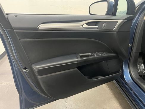 Used 2019 Ford Fusion SE FWD image 11
