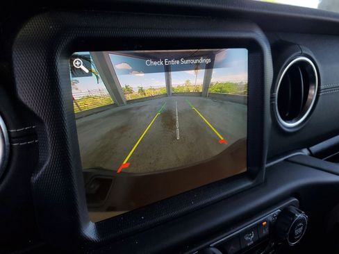 Used 2022 Jeep Gladiator Overland w/ Popular Equipment Package AWD/4WD image 26