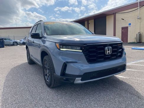 Used 2025 Honda Pilot TrailSport image 1