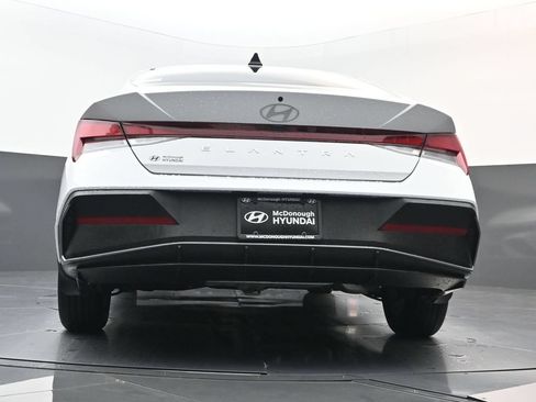 Certified 2026 Hyundai Elantra SE FWD image 25