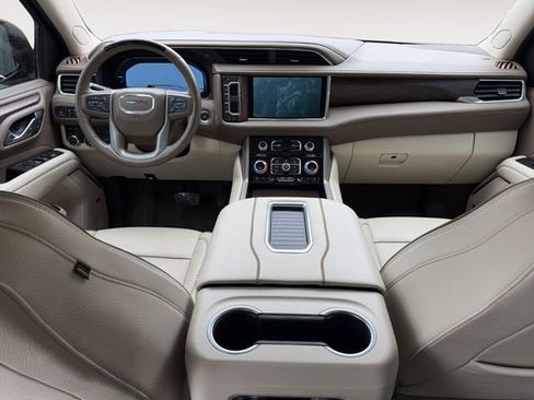 Used 2023 GMC Yukon XL Denali w/ Denali Reserve Package AWD/4WD image 10