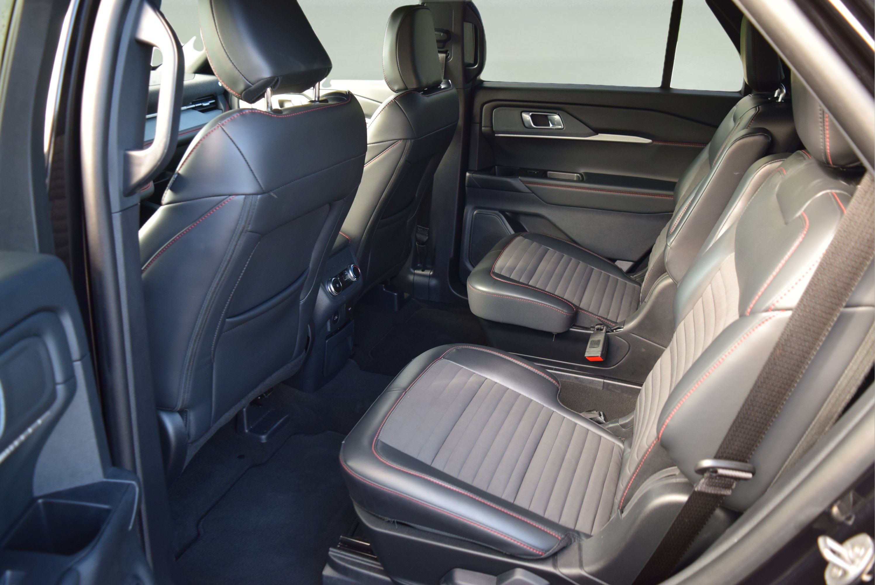 Used 2026 Ford Explorer ST-Line AWD/4WD image 8