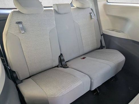 Used 2022 Toyota Sienna LE FWD image 20