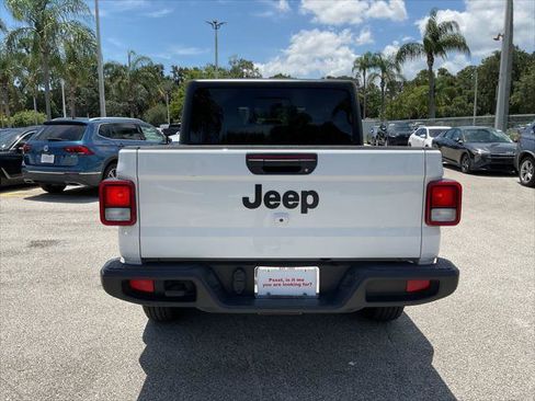 Used 2025 Jeep Gladiator Sport AWD/4WD image 6