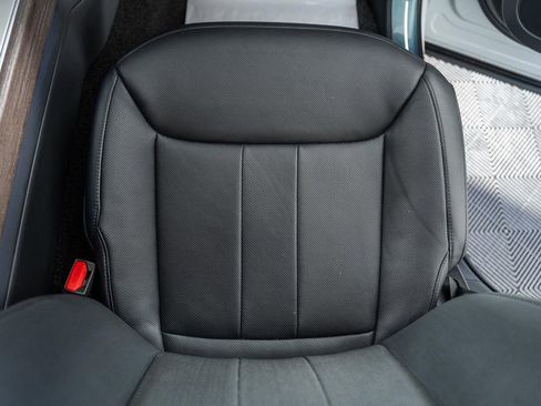 Used 2025 Land Rover Range Rover SE image 30