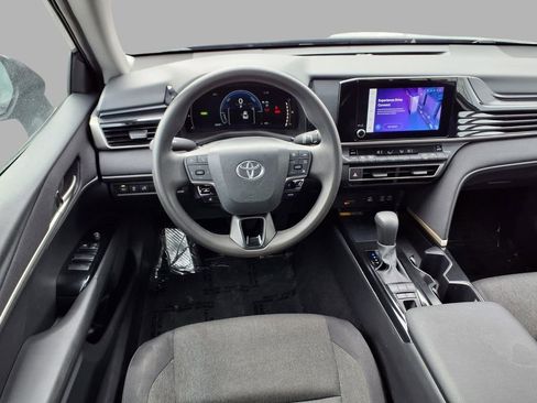 Used 2025 Toyota Camry LE image 4