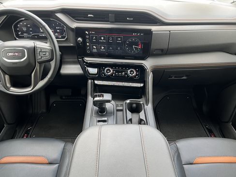 Used 2025 GMC Sierra 1500 AT4 w/ Technology Package AWD/4WD image 32