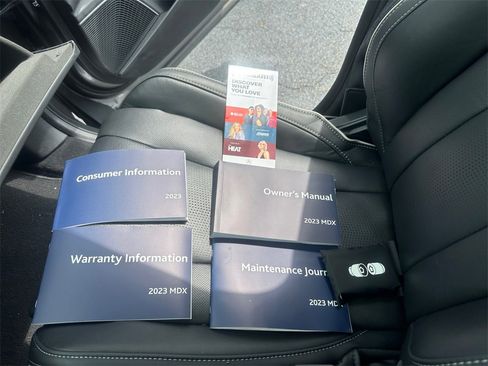 Used 2023 Acura MDX SH-AWD w/ Advance Package image 16