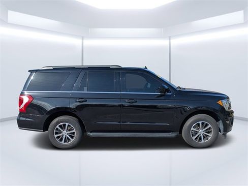 Used 2021 Ford Expedition XLT image 2