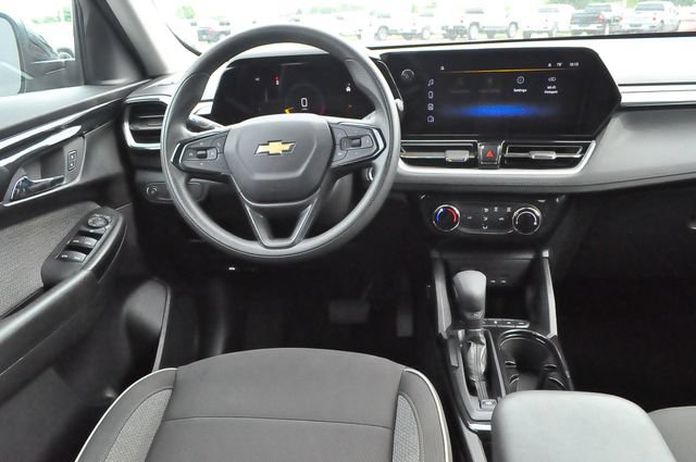Used 2024 Chevrolet TrailBlazer LT AWD/4WD image 17