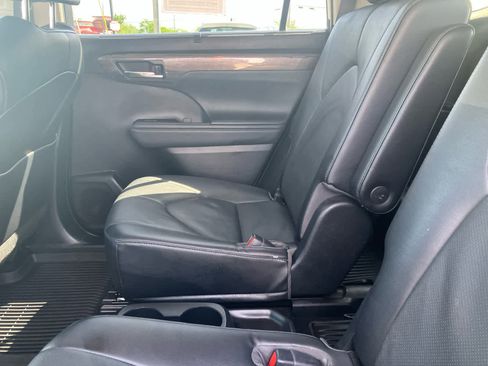 Used 2023 Toyota Highlander Limited AWD/4WD image 40