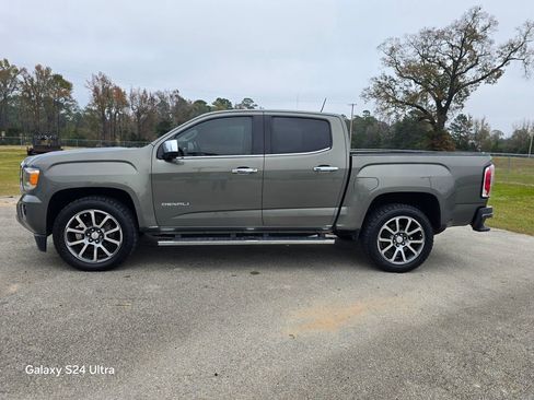 Used 2018 GMC Canyon Denali image 2