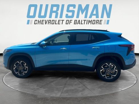 Used 2025 Chevrolet Trax LT w/ Driver Confidence Package FWD image 3