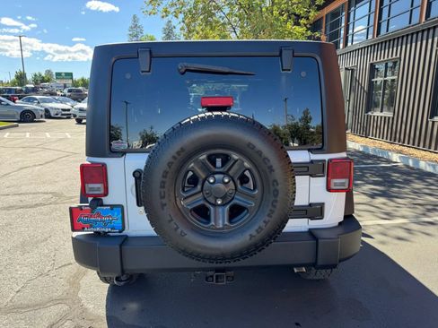 Used 2018 Jeep Wrangler Unlimited Sport w/ Connectivity Group AWD/4WD image 4