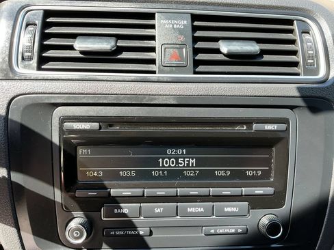 Used 2015 Volkswagen Jetta SE FWD image 14