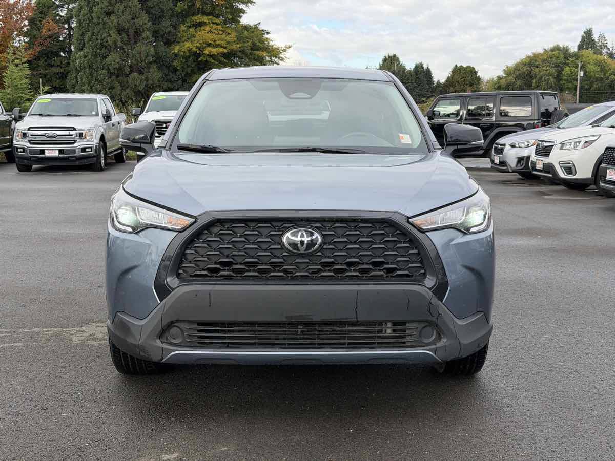 Used 2025 Toyota Corolla Cross LE AWD/4WD image 3