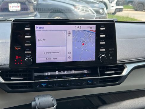 Certified 2023 Toyota Sienna Limited FWD image 21