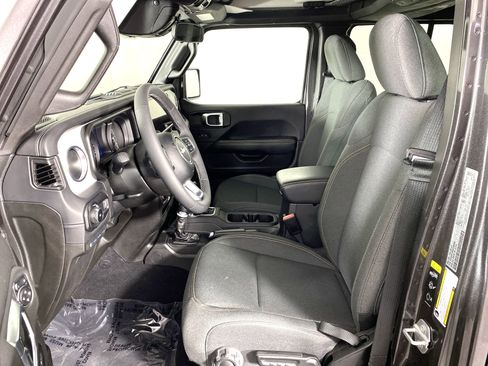 Used 2025 Jeep Wrangler Sahara w/ Safety Group image 15