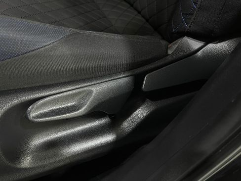 Used 2020 Toyota C-HR XLE image 15