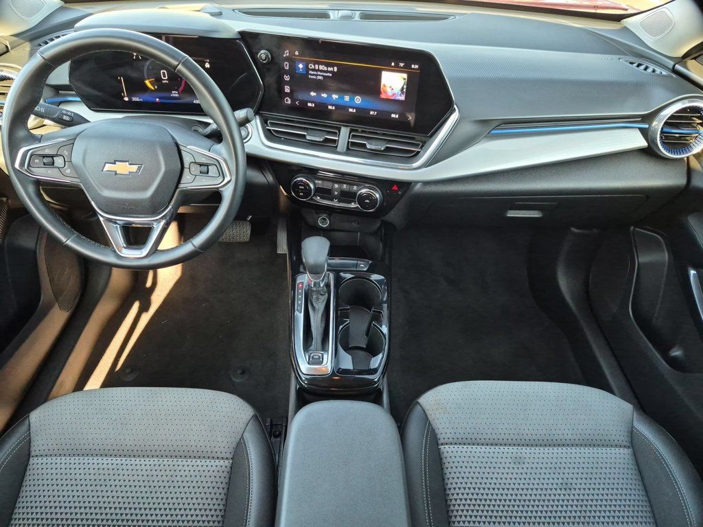 Used 2025 Chevrolet Trax LT w/ LT Convenience Package FWD image 26