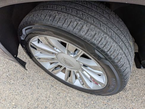 Used 2017 Cadillac Escalade Platinum AWD/4WD image 11